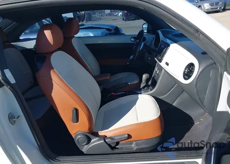 2017 Volkswagen Beetle #Pinkbeetle/1.8T Classic/1.8T S z USA, uszkodzony, nr VIN 3VWF17AT8HM626944